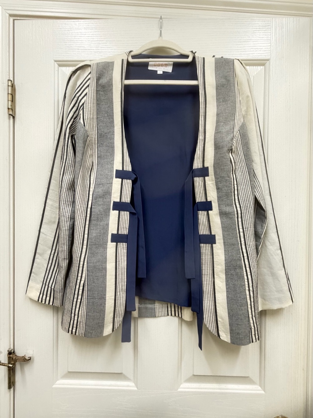 Stone Cold Fox linen blazer with silk lining/ tie closure size 3